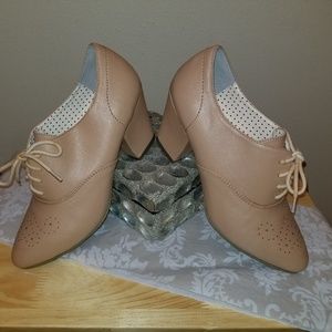 B.A.I.T nude/tan bootie tie shoes SZ 10